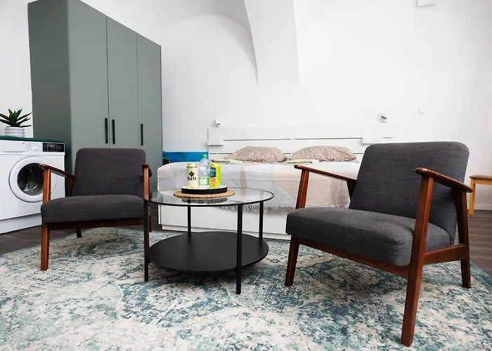 Cute In The Heart Of Old Town *